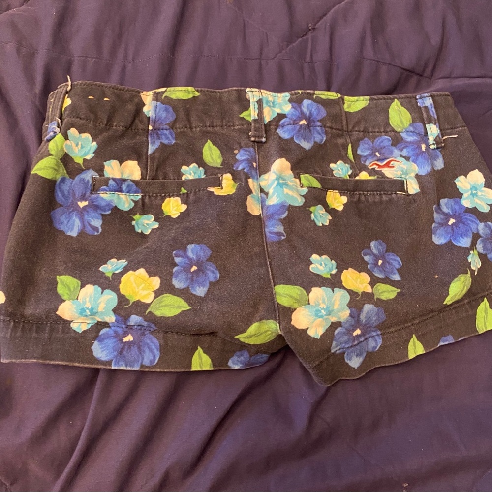 Shorts - Picture 3 of 3
